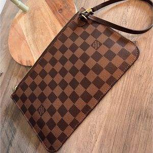Louis Vuitton pouch! 💯 % authentic